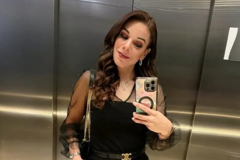 Debora Estrela Debora Estrela