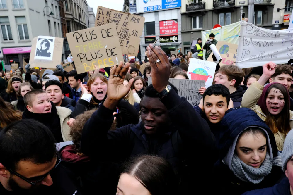 EDITORIAL protesti EDITORIAL protesti