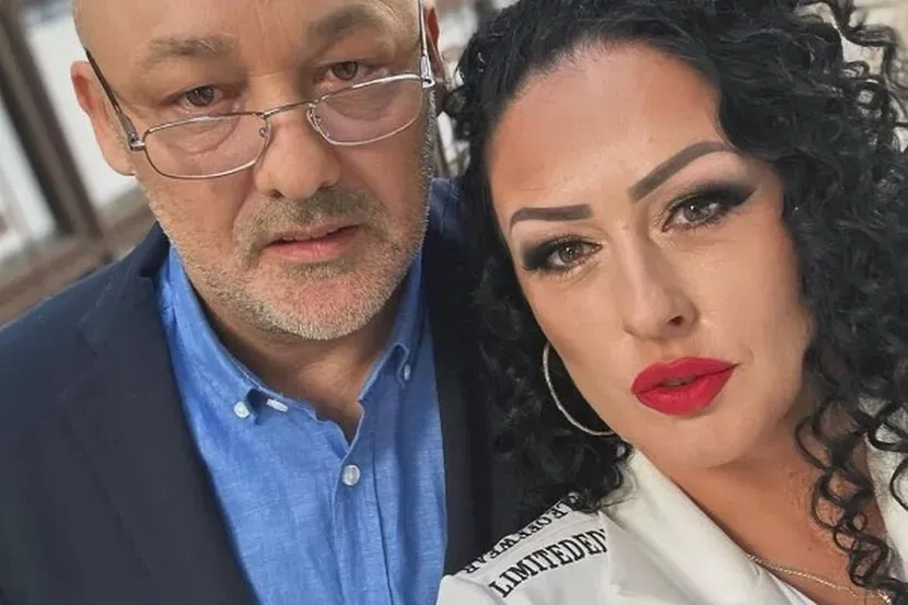 Pevač sa suprugom