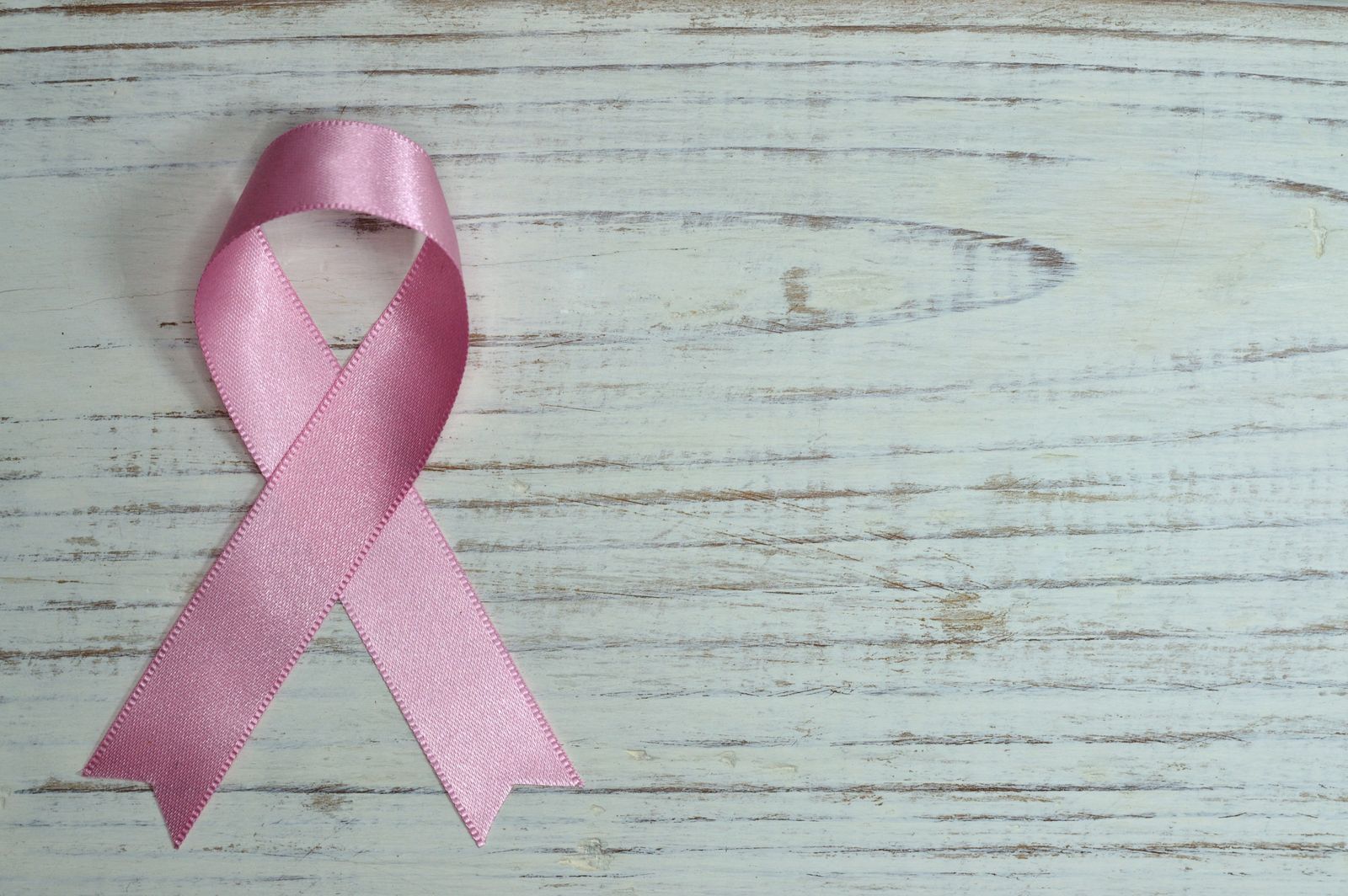 Oktobar je mesec podizanja svesti o raku dojke, a roze traka njegov je međunarodni simbol 