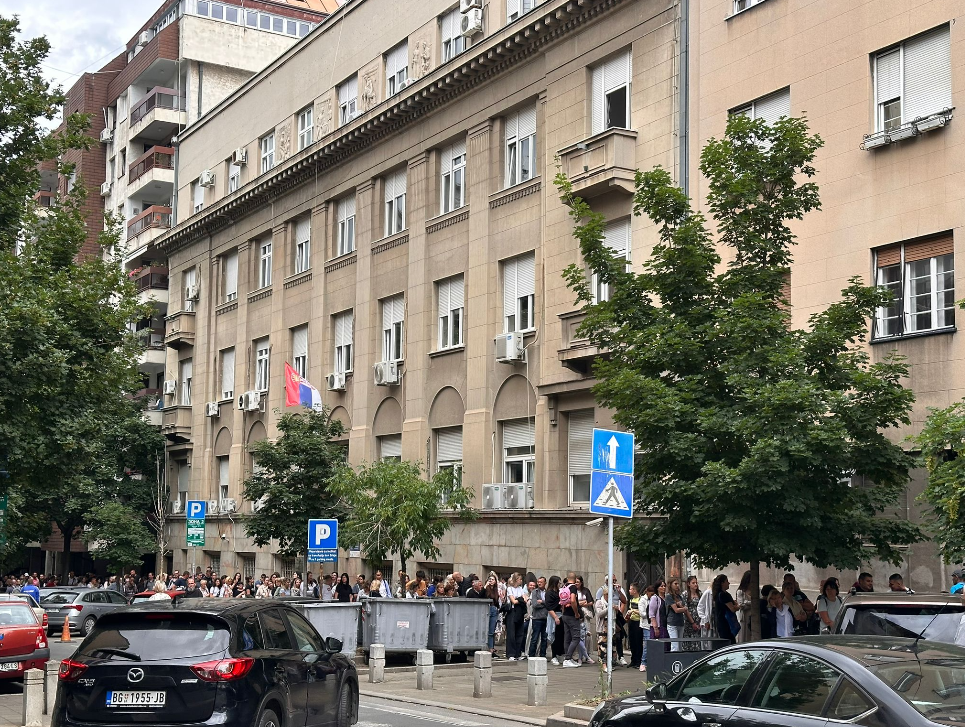 Redovi ispred Hrama 1 Redovi ispred Hrama 1