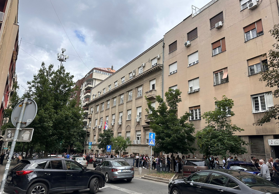 Redovi ispred Hrama 2 Redovi ispred Hrama 2