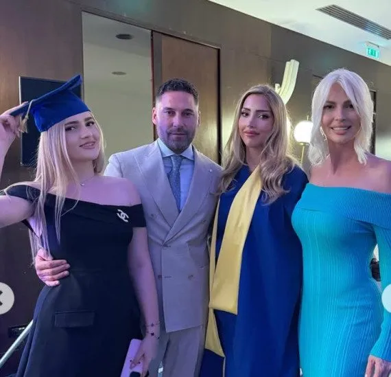 Jelena i Du&scaron;ko sa ćerkama