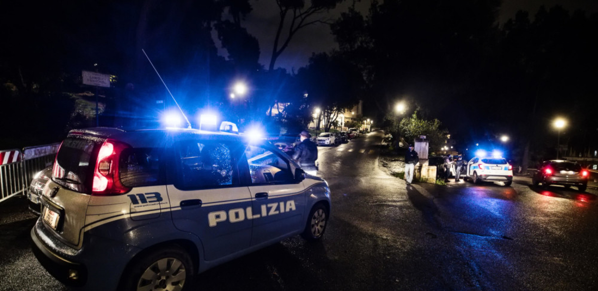 JEZIVE SCENE U RIPNJU Pijan pretukao ženu i dete (6), potom seo u auto i zakucao se u banderu!
