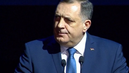 IZ PRINCIPA Dodik prvi potpisao peticiju o neprihvatanju Inckovog nametnutog zakona