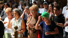 ZAŠTO SE KRSTIMO SA TRI PRSTA: Koje je značenje se krije iza dodirivanja čela, stomaka i ramena?