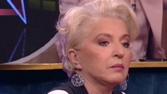 MIRJANA KARANOVIĆ RIDALA U AUTOMOBILU Glumica shvatila da ih više nikada neće videti, pa zajecala! (VIDEO)