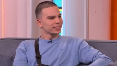 LEP NA MAJKU Popularni Vojaž pokazao na koga je povukao gene, komentari na račun njihove sličnosti se samo nižu (FOTO)