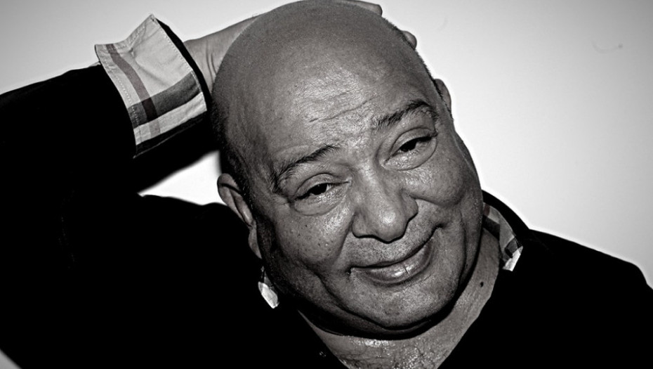 NOSILA CRNINU, PA PROMENILA IMIDŽ! Džejova saputnica godinu dana nakon njegove smrti potpuno šokirala novim izgledom!