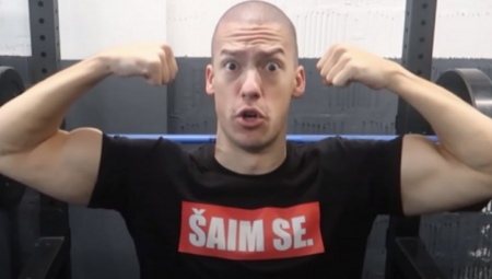 Baka Prase  vozio sa falsifikovanom dozvolom, a zbog ovog prekršaja mu preti robija, a evo i na koliko godina!