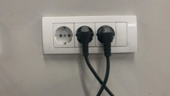 KADA KRENETE IZ KUĆE OBAVEZNO PROVERITE UTIČNICU: Iako su isključeni, ovi uređaji troše mnogo struje, vodite računa