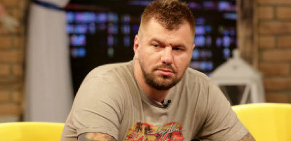 PLAĆAM PREGLED ALI NE GARANTUJEM DA GA NEĆE ZADRŽATI Janjuš opet isprozivao Taru i Ša, ne staje sa prozivkama