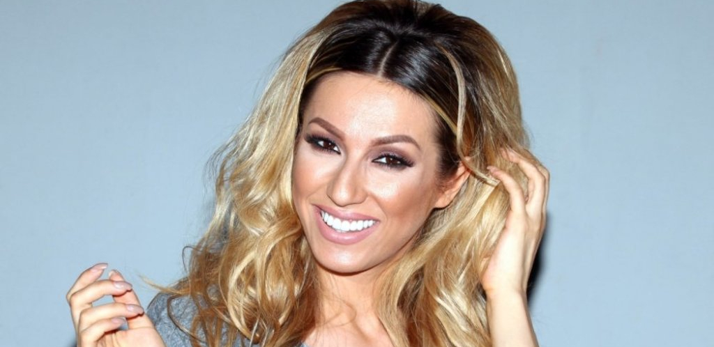 Stižu rode, trudna Rada? Zbog jedne fotografije svi veruju da je pevačica u drugom stanju, Manojlovićeva se oglasila i otkrila istinu (FOTO)