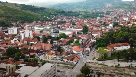 NOVOPAZARCI SE OPRAŠTAJU OD POGINULE UČENICE "Lepi cvete da te svevišnji primi u rajske odaje"
