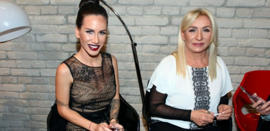 "JEDINO MI JE VAŽNO DA JE MAMA DOBRO" Oglasila se Nikolija, otkrila detalje Vesnine operacije, pa zatražila ovo