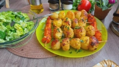 POSNO I ZDRAVO! Ražnjići sa mladim krompirom i šargarepom- ništa slađe niste probali!