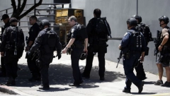 TRI OSOBE POGINULE U ARKANZASU Policajac pucao da se odbrani od napada nožem