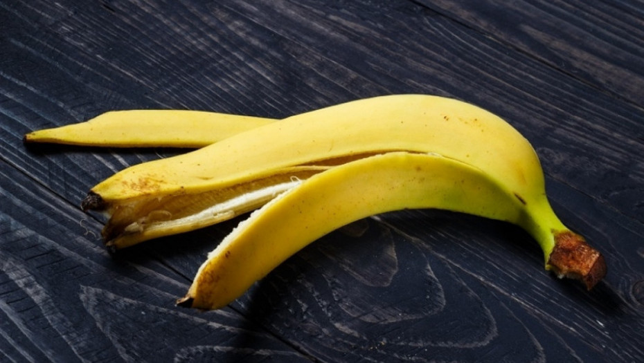 NEMOJTE BACATI KORU OD BANANE Možete je iskoristiti za pedikir