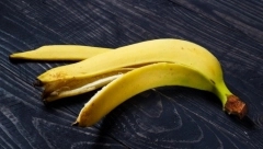 NEMOJTE BACATI KORU OD BANANE Možete je iskoristiti za pedikir