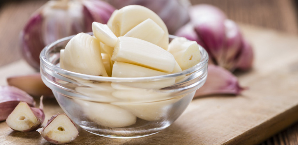 NARODNI RECEPTI SA BELIM LUKOM: Šta sve leči ova magična biljka?