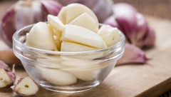 NARODNI RECEPTI SA BELIM LUKOM: Šta sve leči ova magična biljka?