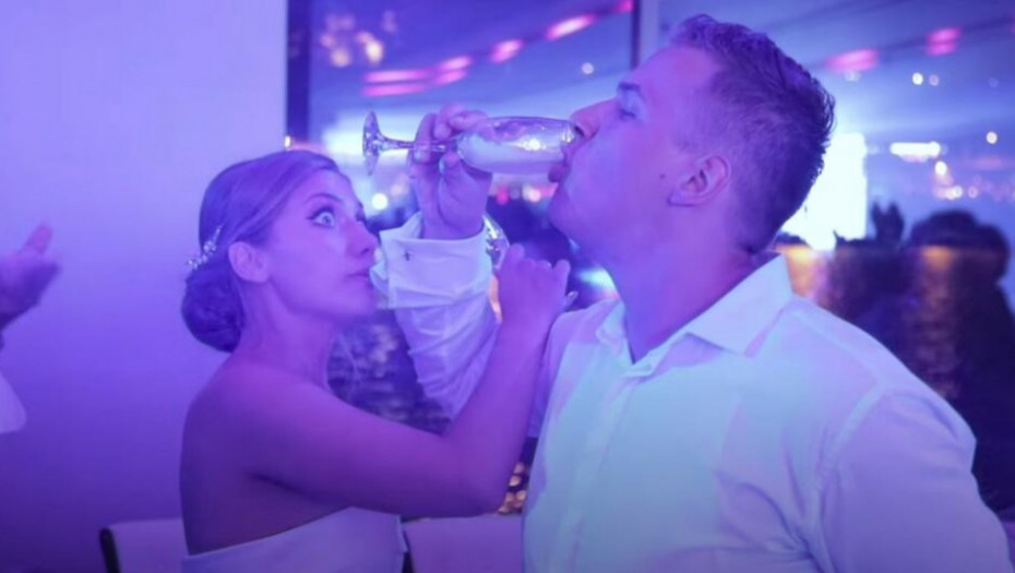 Ovako izgleda muž mlade Zorje Pajić koja je oduševila žiri svojim raskošnim glasom, brat je poznatog glumca, a ona izgleda prelepo u venčanici! (FOTO)