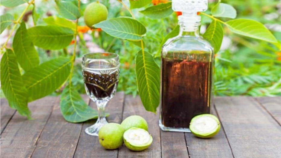 KAKO SE PRAVI ORAHOVAČA- LIKER BOLJI OD LEKOVA Prirodni eliksir za štitnu žlezdu, želudac, pluća i ubrzavanje metabolizma