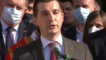 PODMUKLO Aleksa Bečić priznao lažnu državu Kosovo! (VIDEO)