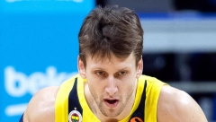 NAVIJAM ZA ČEŠKU ALI FAVORIT MI JE SRBIJA Jan Veseli šaljivo poručio i dodao: Gledati Jokića sa svojim saigračima je uživanje