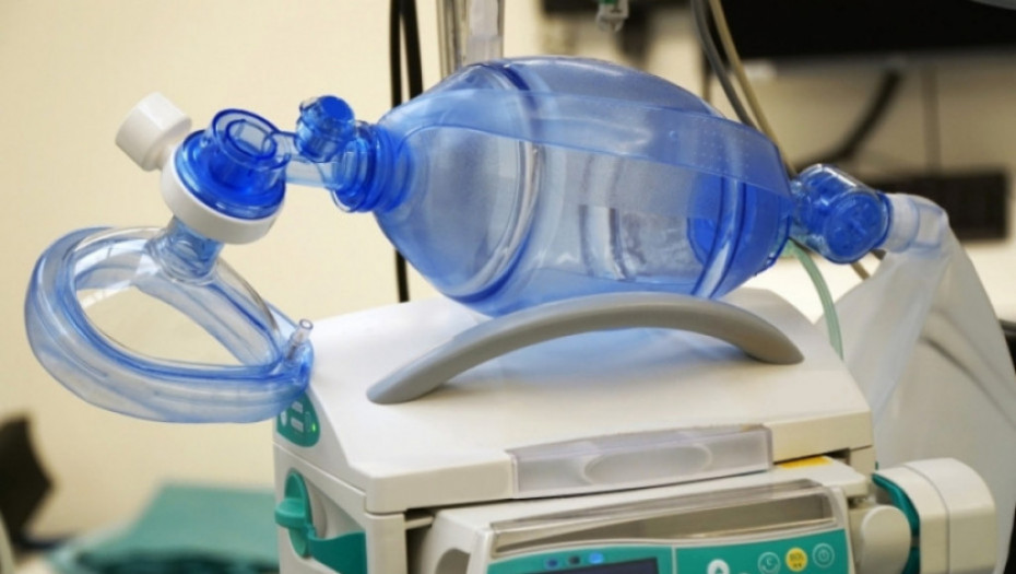 VELIKI USPEH SRPSKOG ZDRAVSTVA Lekari u KBC Bežanijska kosa prvi u Beogradu povezali kovid pacijenta na ECMO aparat