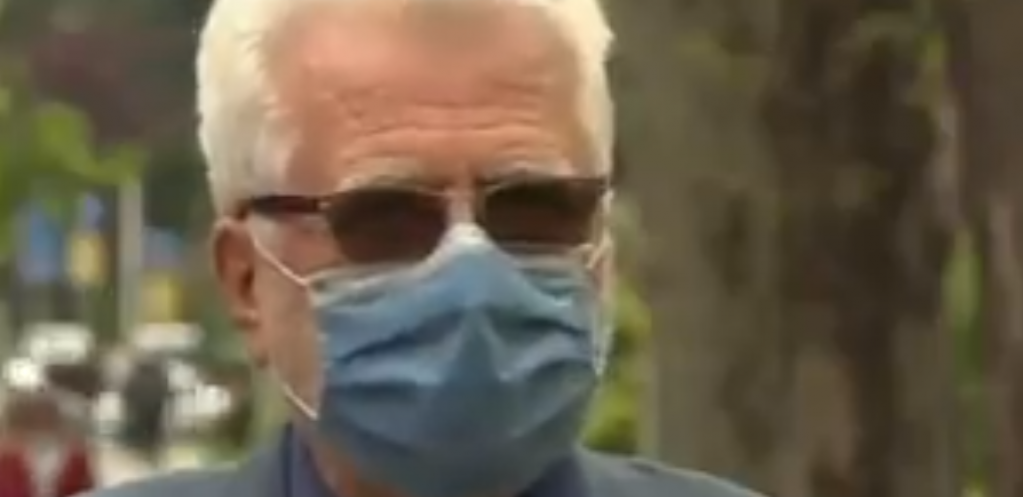 SRAMNO: Epidemiolog Zoran Radovanović upozoravao na opasnost od kršenja mera, a pozivao ljude da se okupljaju na protestima (VIDEO)