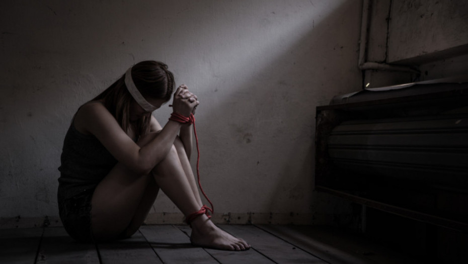 DETALJI OPTUŽNICE PROTIV NIŠLIJE ZA ZLOČINE U FRANCUSKOJ Zakucavali im eksere ispod noktiju, sekli prste: Otimali žene, pa ih terali na prostituciju