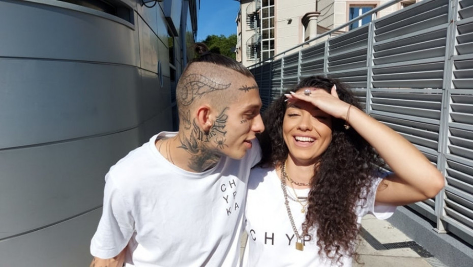 ODZVANJALA SPAVAĆA SOBA! Žestok se*s Frana i Paule, promenili sve poze i to u krevetu njenog bivšeg! (+18)