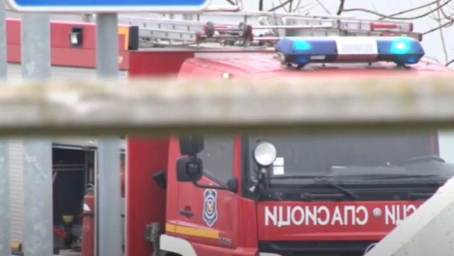 POŽAR NA PALILULI Zapalile se dve barake, 11 vatrogasaca hitno stiglo na lice mesta