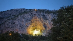 KO JE BIO NA OSTROGU NEKA ODMAH IZAĐE IZ VOZA Priča crnogorskog konduktera o pravom čudu na Svetog Vasilija!