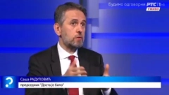 SAŠA RADULOVIĆ OPLEO To je prevarant koji je sahranio svog oca u Srebrenici! Pomaže mu Junajted medija koja u svim državama regiona promoviše nacionalizam, a u Srbiji autošovinizam!