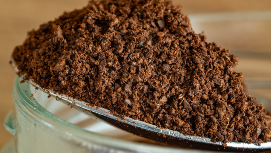 OTKRIVENJE! Dodajte talog kafe u šampon i operite kosu, efekat je neverovatan