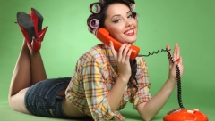 ALO, JA BI’ SE TRLJALA MALO Telefon može da posluži i za strastveni razgovor s nekim koga ne vidimo, a čije nam reči ulaze pod kožu