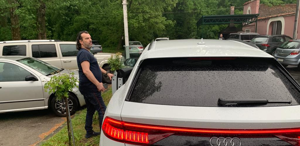 KAKO RADIŠ TAKO TI SE VRAĆA: Alo! saznaje, Lukas od prijatelja dobio poklon vredan 110.000 evra, lepši automobil nećete videti na ulicama prestonice (FOTO)