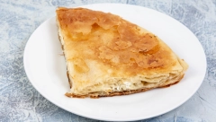 BOLJI NEGO IZ PEKARE: Napravite najbolji domaći burek sa sirom, veoma lako!