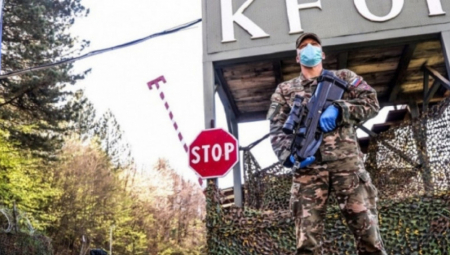 KFOR UKLANJA TEŠKA VOZILA Privremeno se zatvara put ka Jarinju
