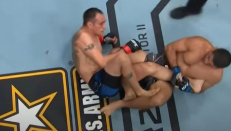 LISICE NA RUKAMA MMA LEGENDE Razvalio auto poznatog repera, pa ušao u sukob protiv policije - Šta radi Toni Ferguson