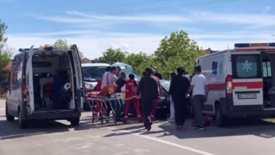 TEŽAK UDES NA AUTO-PUTU U BEOGRADU: Automobil totalno uništen nakon udara, završio u suprotnoj traci!