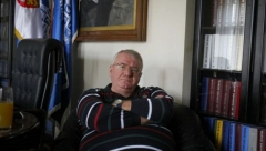 ŠEŠELJ PONOVO NERVIRA AMERE Strani ambasador ušetao u sedište radikala, pa obavio važan razgovor sa vojvodom (FOTO)