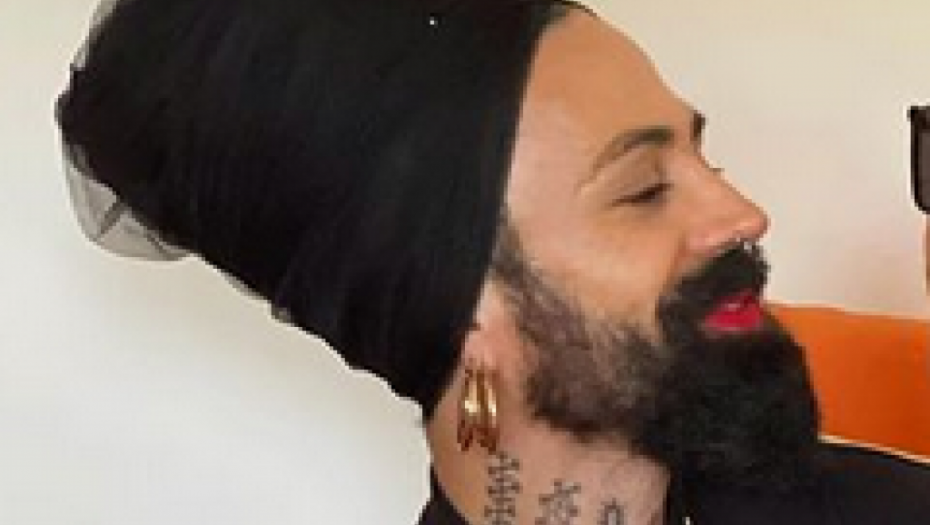 ĐURĐEVDAN U DOMU BOŽA VREĆA Pogledajte kako izgleda slavski kolač, a evo sa kim ga pevač lomi (FOTO)