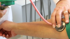 OBRATITE PAŽNJU KAKO MERITE KRVNI PRITISAK: Čak 90% ljudi pravi ovu grešku i kvari pravi rezultat