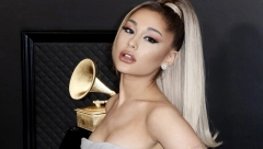 BILO JE MANJE OD 20 LJUDI! Isplivale prve fotografije sa venčanja poznate pevačice, a prekrasnu venčanicu koju je nosila svi komentarišu! (FOTO)