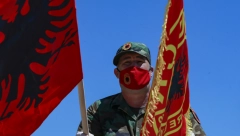 SPREMAN DA BLJUJE VATRU NA SRBE Albanci igraju na ovog američkog političara