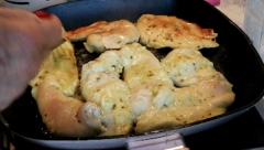 PRAVI OTROV Ovi delovi piletine nikada ne treba da se jedu, u njih se ubrizgavaju hormoni, a Srbi ih stavljaju najčešće u supu