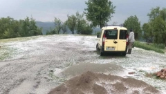 Jak i krupan grad opustošio sela u Šumadiji: Sve je uništeno, na nekim mestima formiran beli pokrivač od 10 centimetara (FOTO/VIDEO)